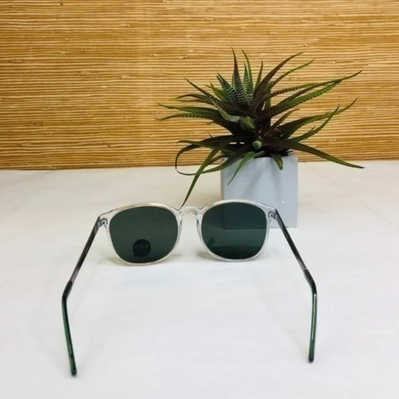 KOMONO Urkel Clear/Silver Sunglasses NEW - www.danaclinics.com display picture 3